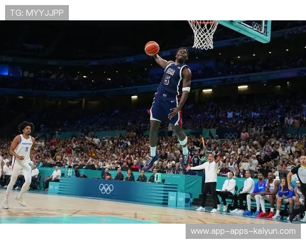 关键抢断 + 反击扣篮引爆全场